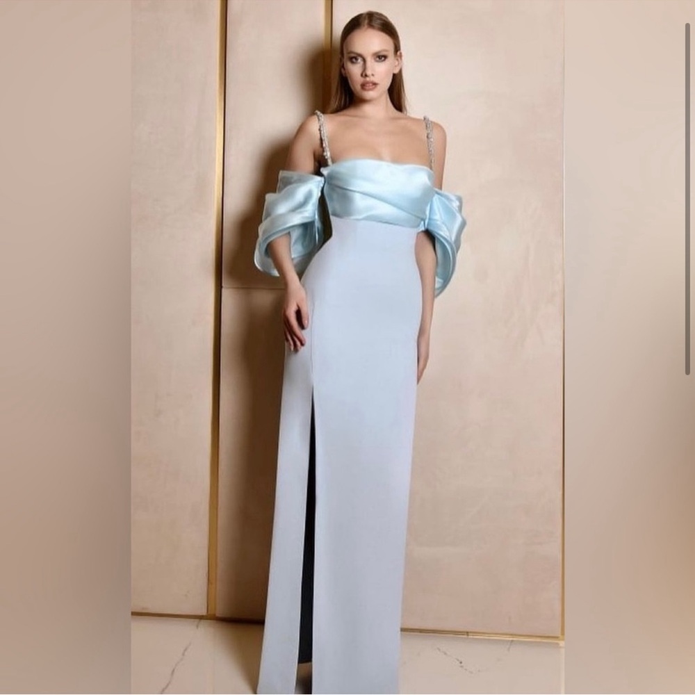 Alfabeta baby blue gown